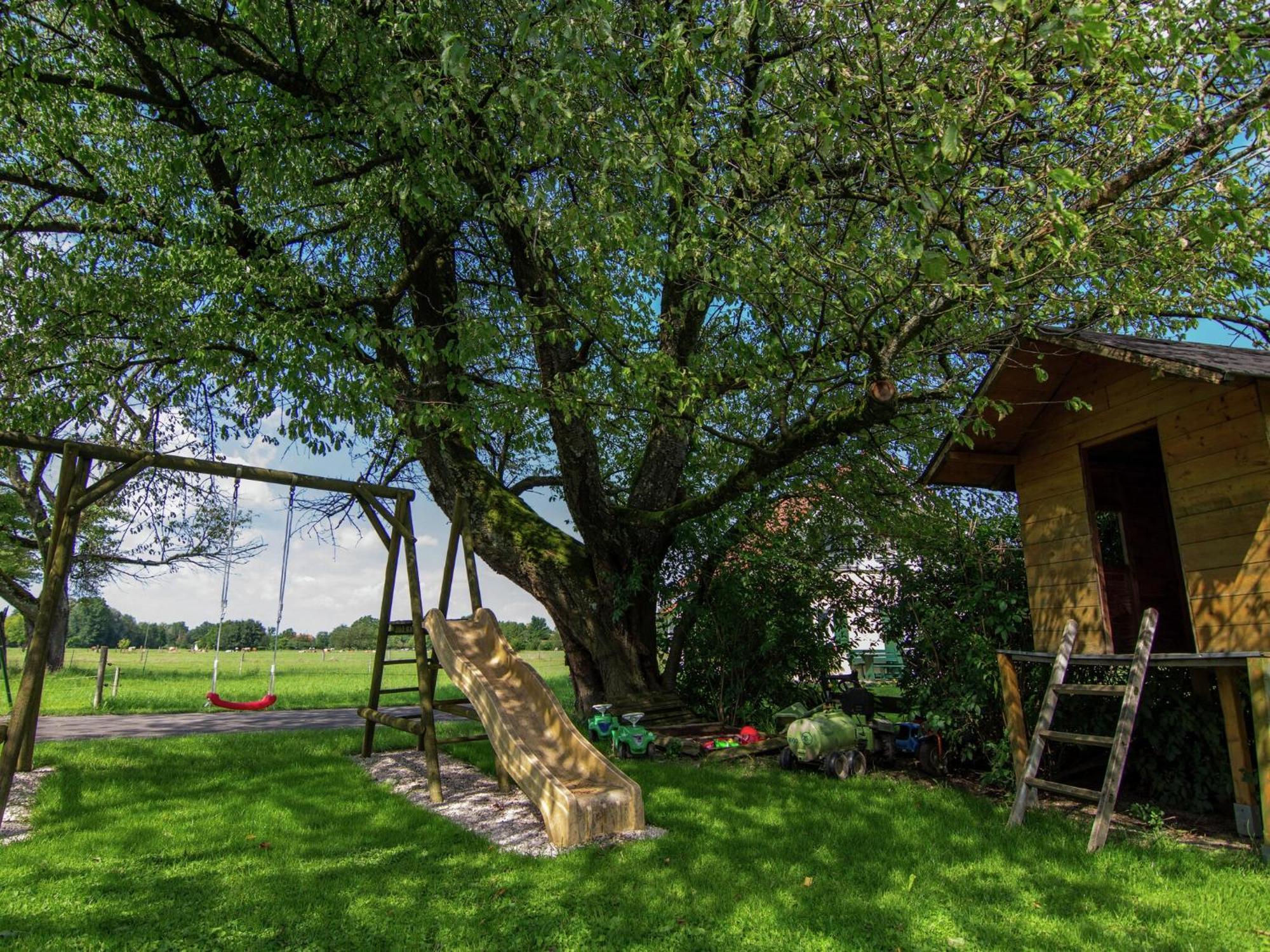 Alluring Holiday Home In Ubersee With Whirlpool Eksteriør bilde