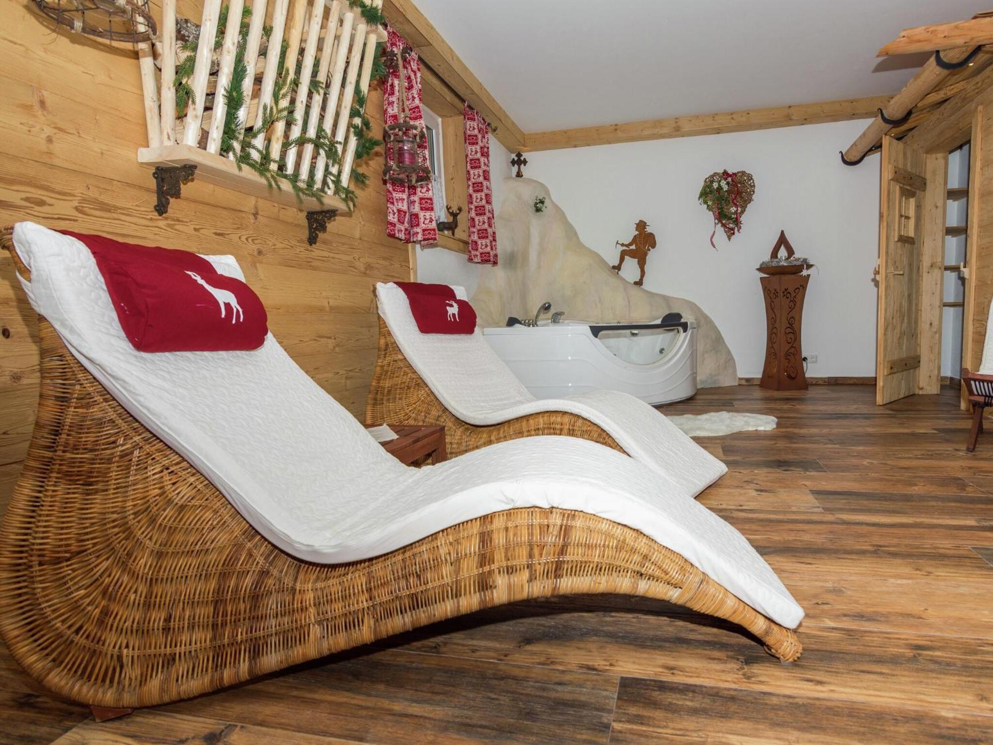 Alluring Holiday Home In Ubersee With Whirlpool Eksteriør bilde