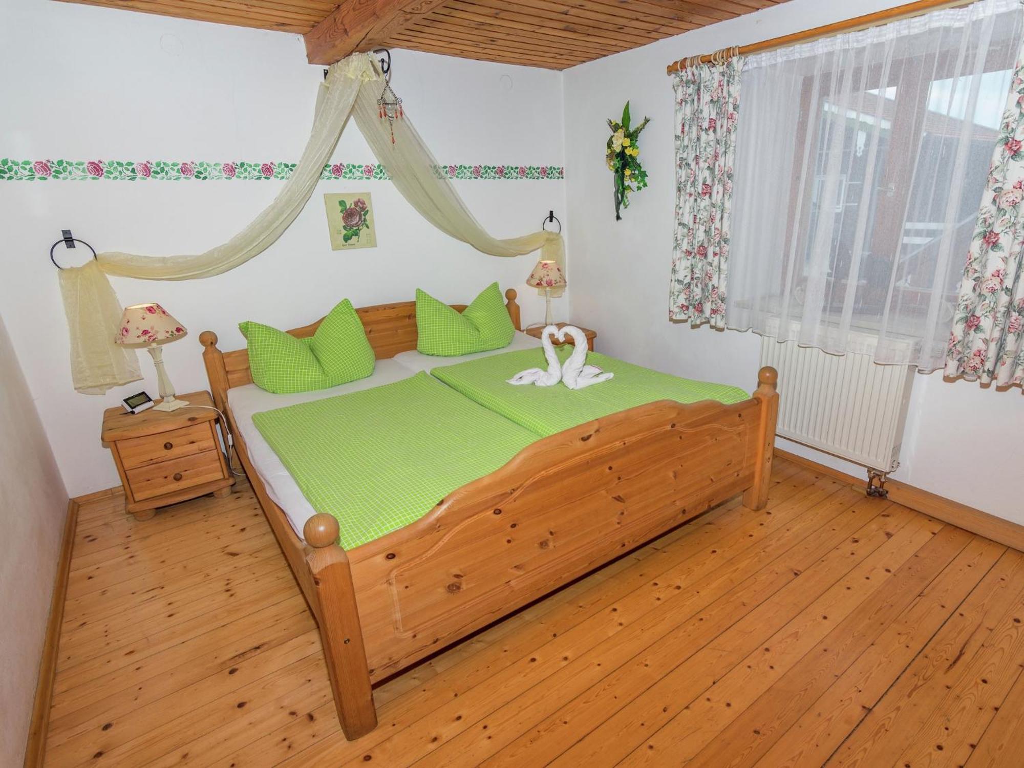 Alluring Holiday Home In Ubersee With Whirlpool Eksteriør bilde