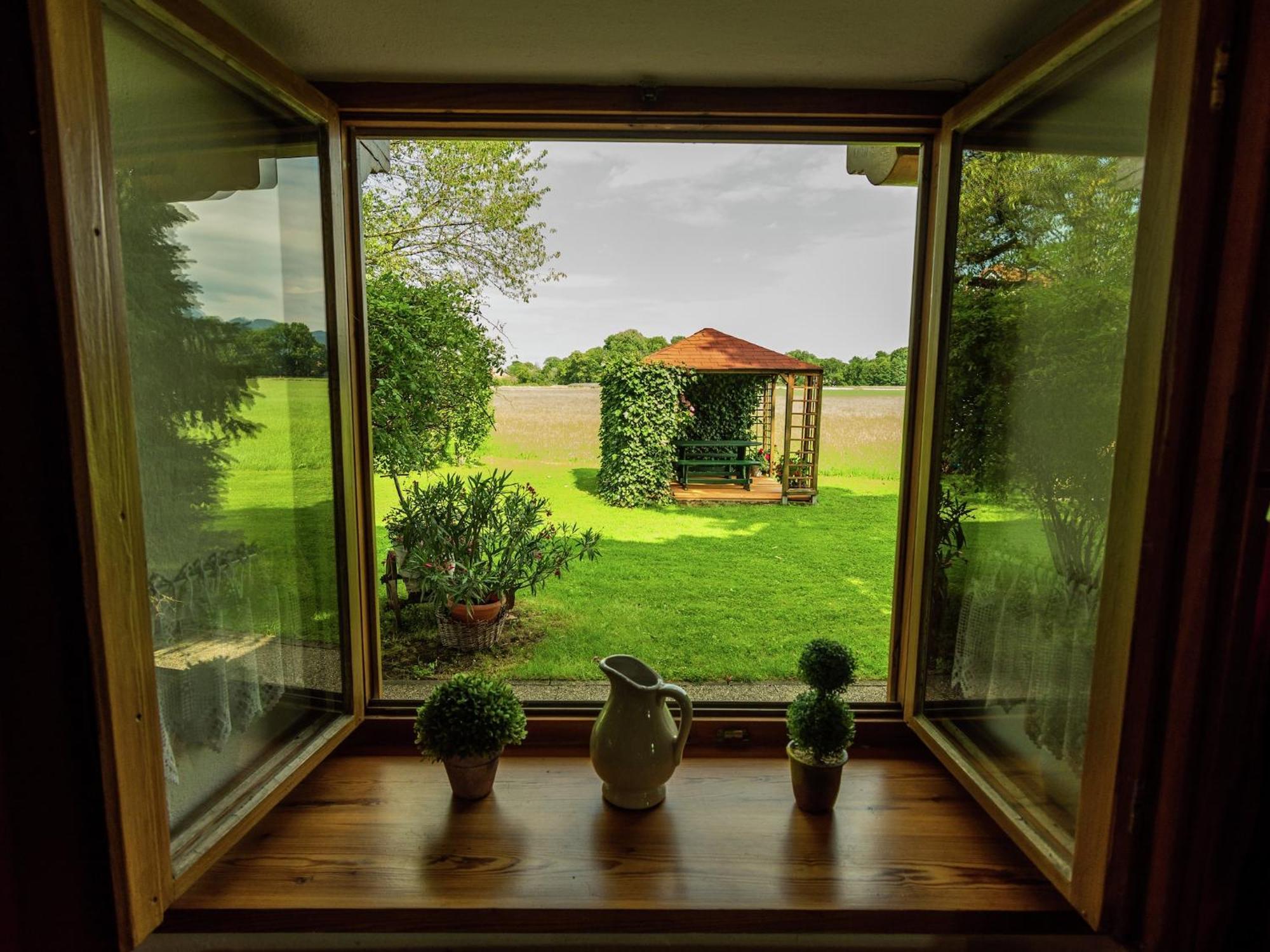 Alluring Holiday Home In Ubersee With Whirlpool Eksteriør bilde
