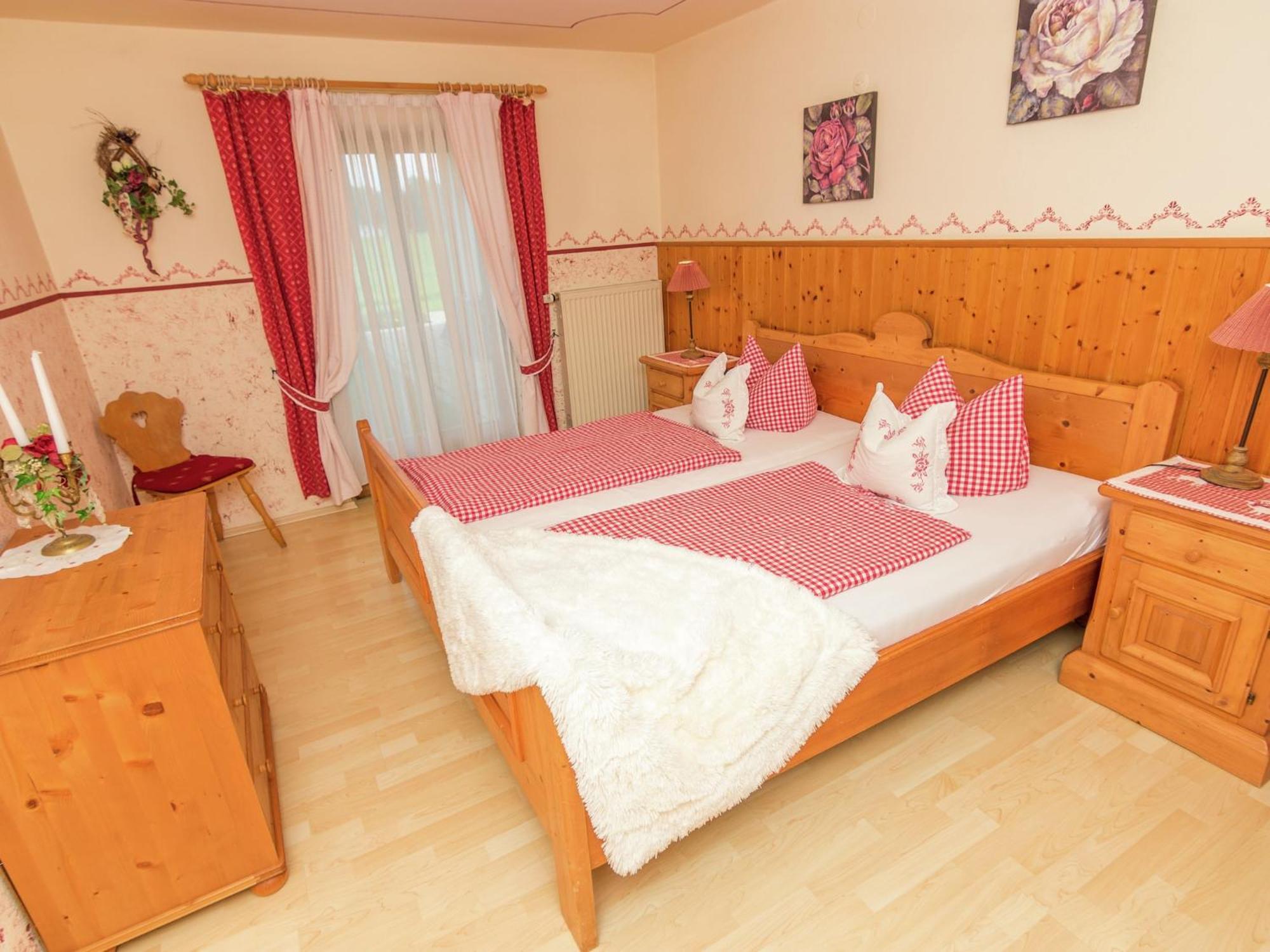 Alluring Holiday Home In Ubersee With Whirlpool Eksteriør bilde