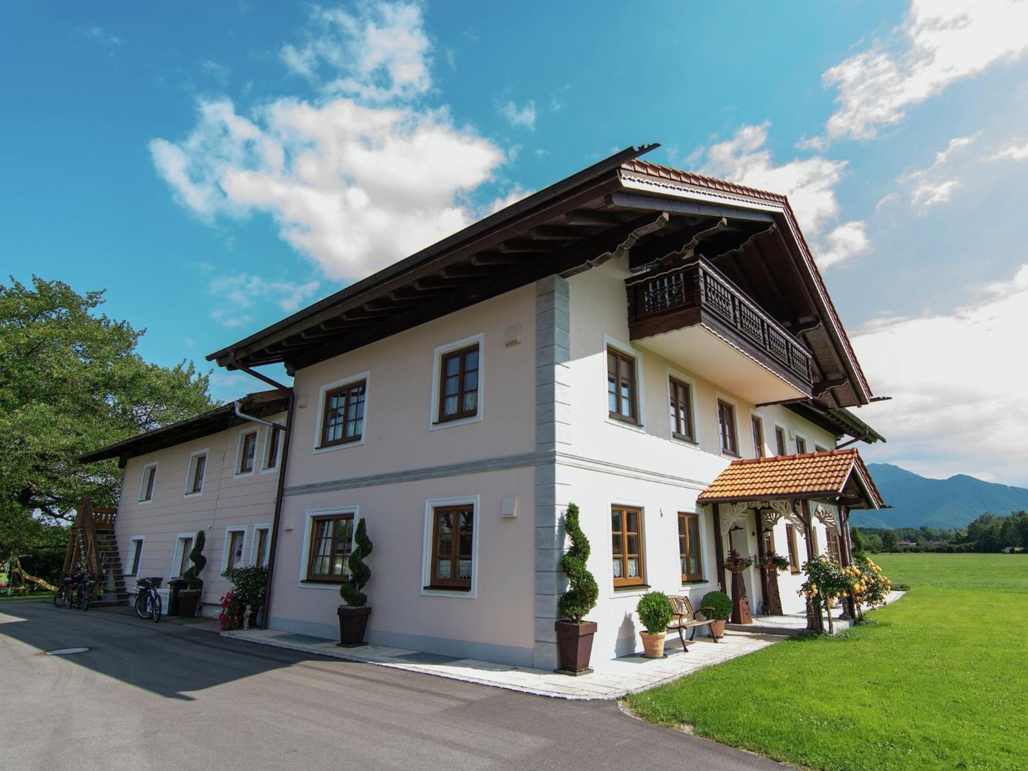 Alluring Holiday Home In Ubersee With Whirlpool Eksteriør bilde
